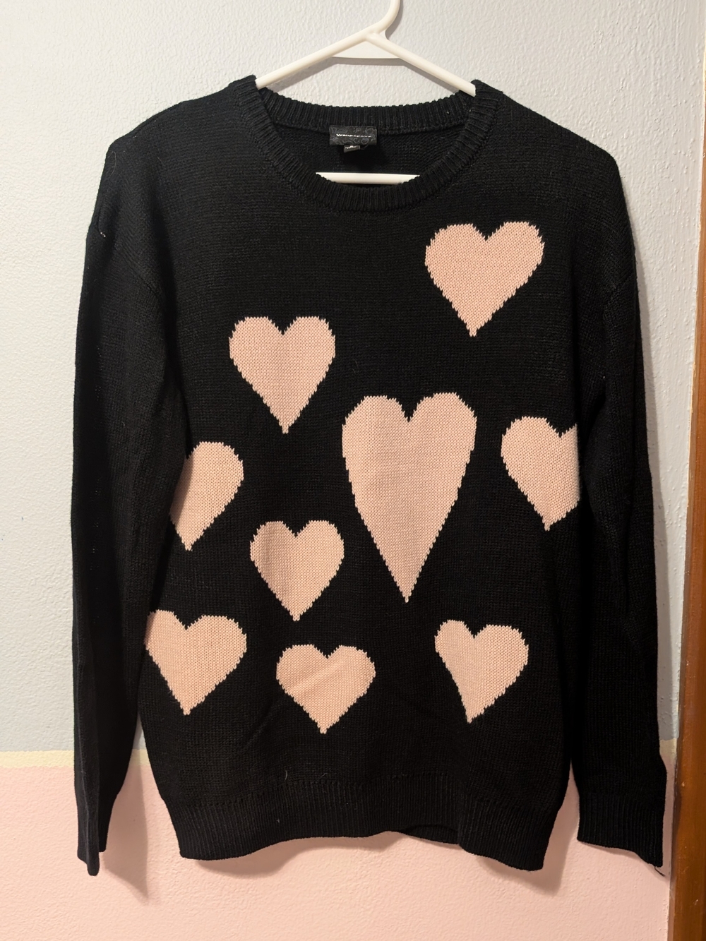 Wallpapher Black Crewneck Sweater with Blush Pink Heart Pattern